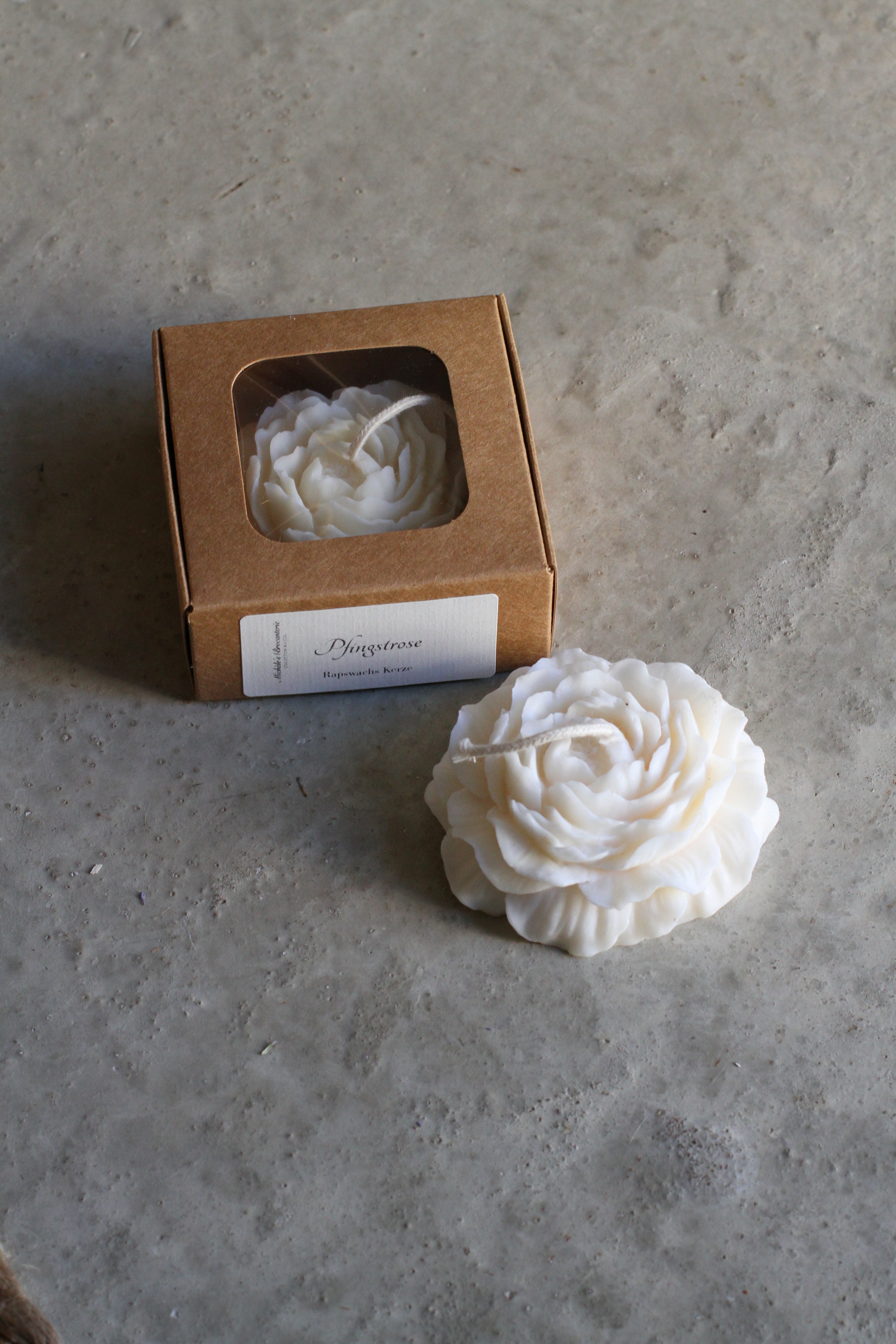 Rapeseed wax candle "Peony"