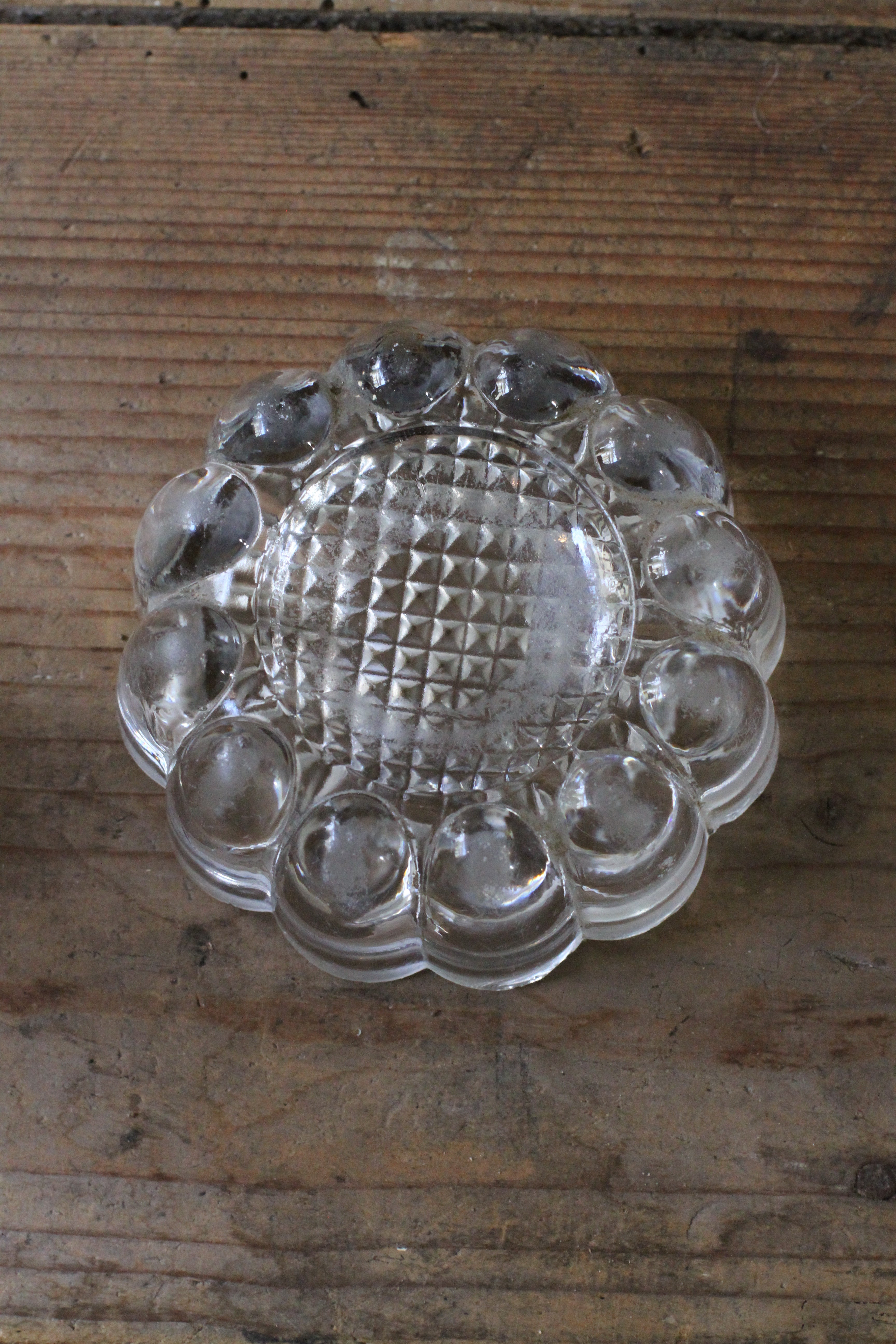 Dessous de verre anciens en ensemble